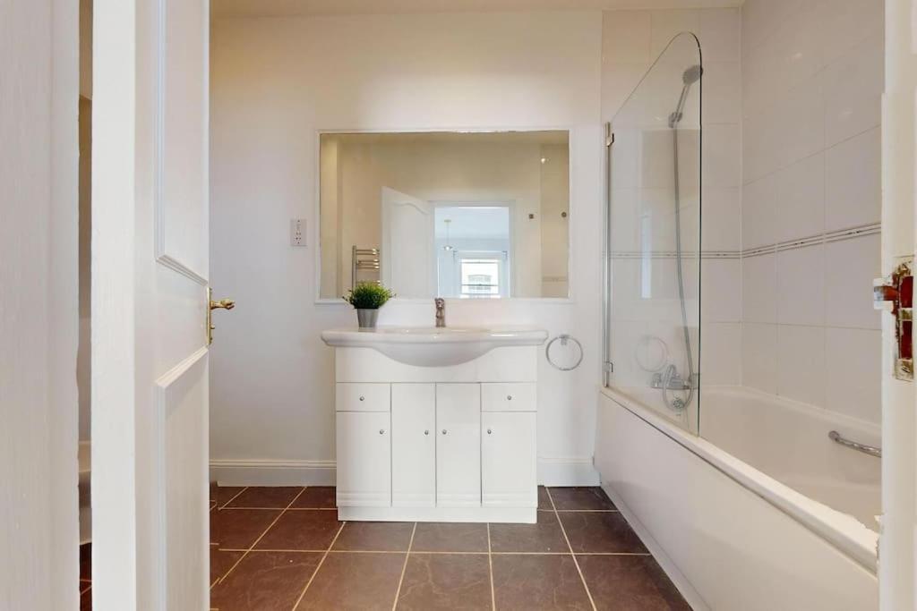 Prime Location Prince's Gate Mews 4bd 3 Bath Vakantiehuis Londen