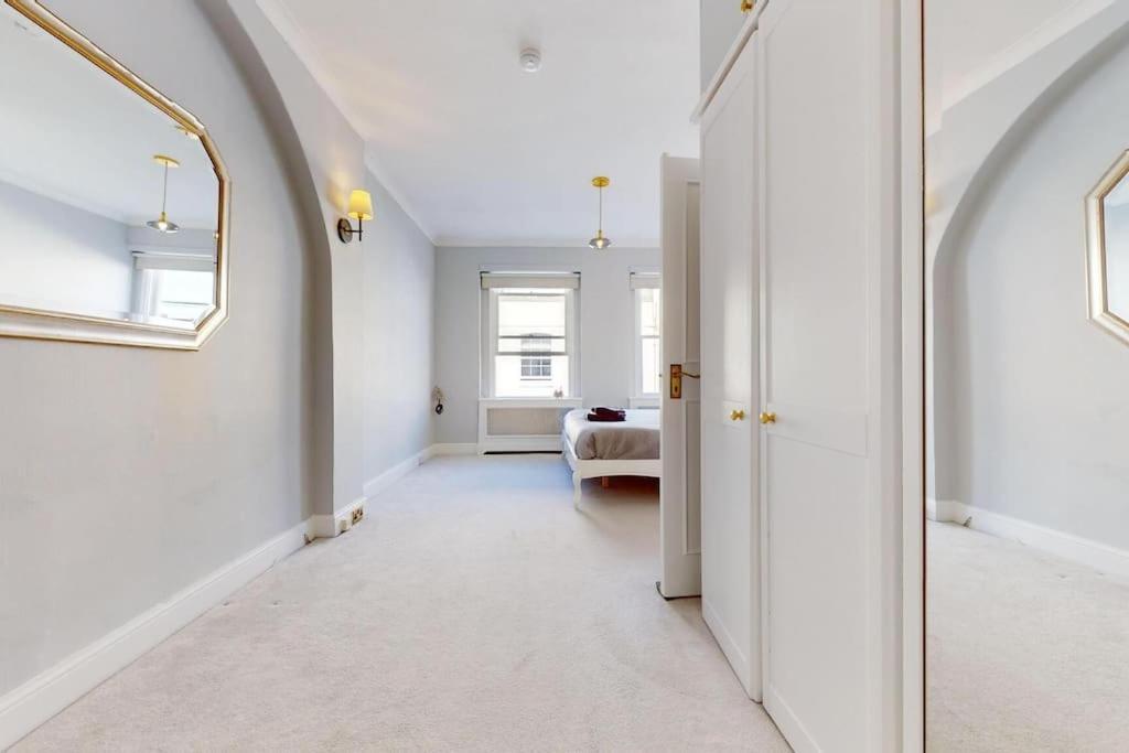 Prime Location Prince's Gate Mews 4bd 3 Bath * Londen