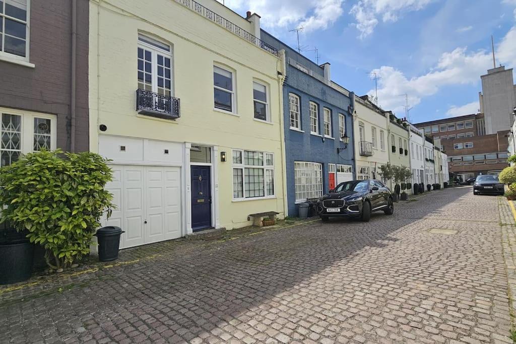 Prime Location Prince's Gate Mews 4bd 3 Bath * Londen