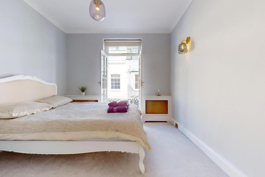 Prime Location Prince's Gate Mews 4bd 3 Bath * Londen