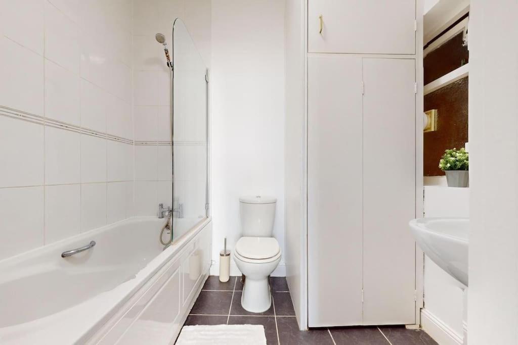 Vakantiehuis Prime Location Prince's Gate Mews 4bd 3 Bath Londen
